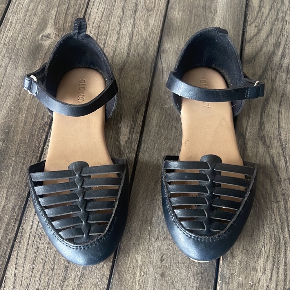 Old navy little girls black shoes size 11. Worn 2x